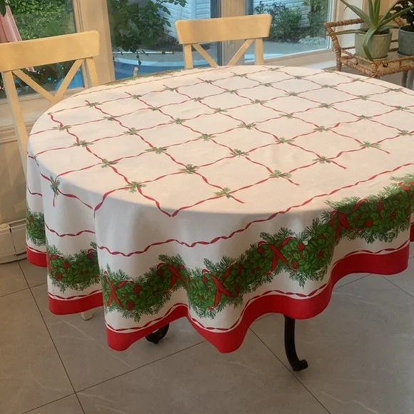 Holiday Festive Red/Green/white Oblong Tablecloth 
80 x 60 - Picture 2 of 10